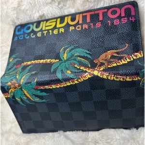 Louis Vuitton Men wallet /Organizer EUC….Offers Welcomed!!!